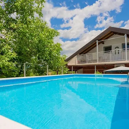 Marijeta, 2a, Trilj * Grab